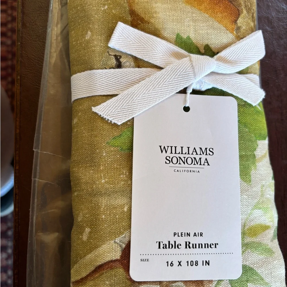 Williams Sonoma NWT discontinued Plein Air Easter linen table runner